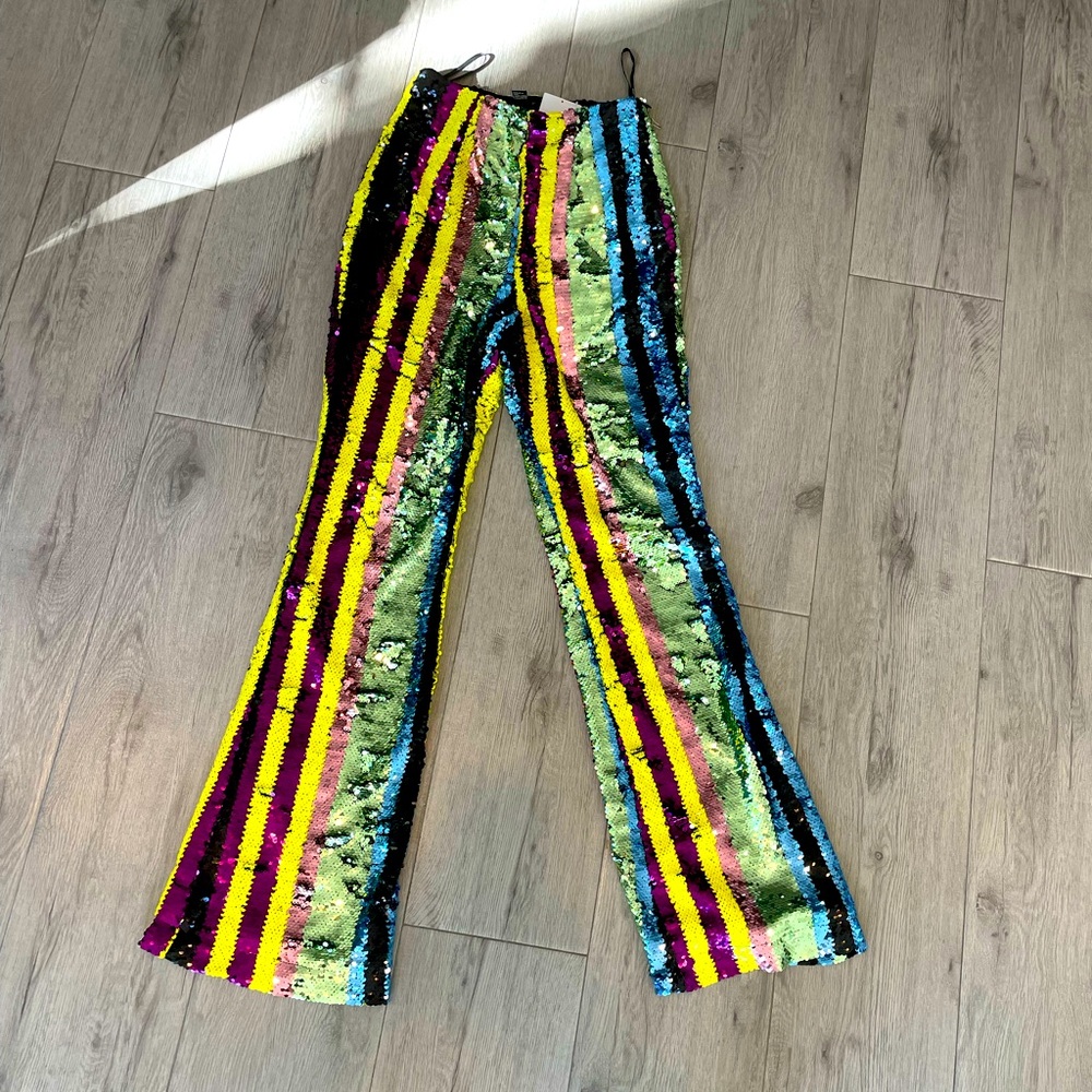 Brand new with tags; all over sequin flare plants! F21. Never worn.